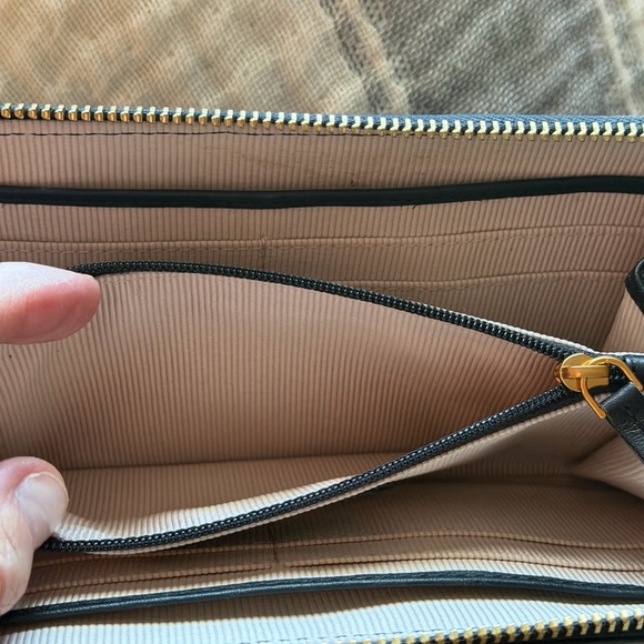 Margot NY Gabby NWOT Black Textured Leather Wristlet/Wallet 8x4.5 - Picture 6 of 12